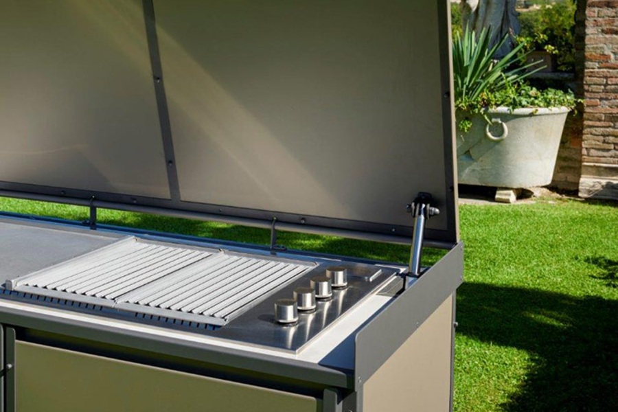 Luxury outdoor kitchen materials: from stainless steel to ceramic marble 1