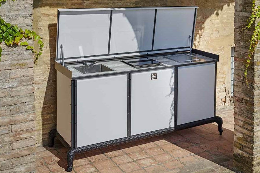 customising luxury outdoor kitchen 2