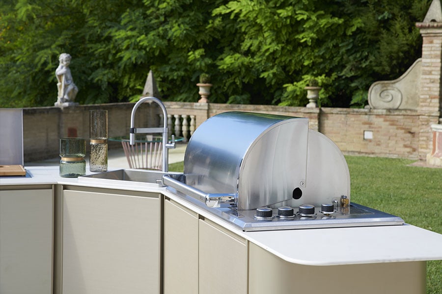 Improve an outdoor space with an outdoor kitchen island: Samuele Mazza outdoor collection 5