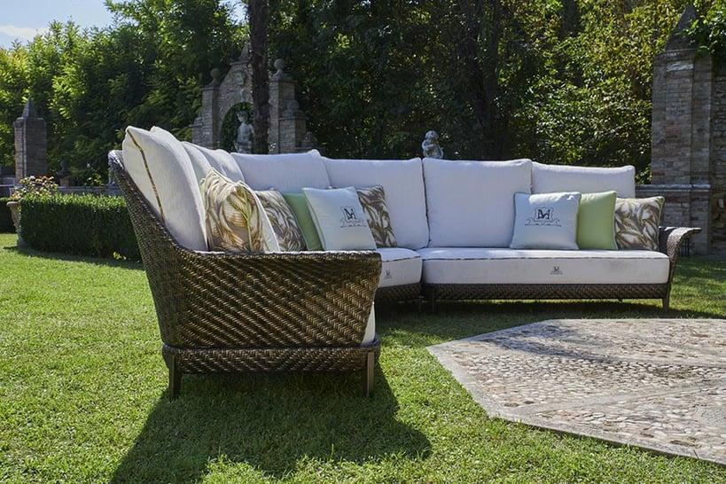 Designing an outdoor lounge with DFN: what you need to know outdoor sofa