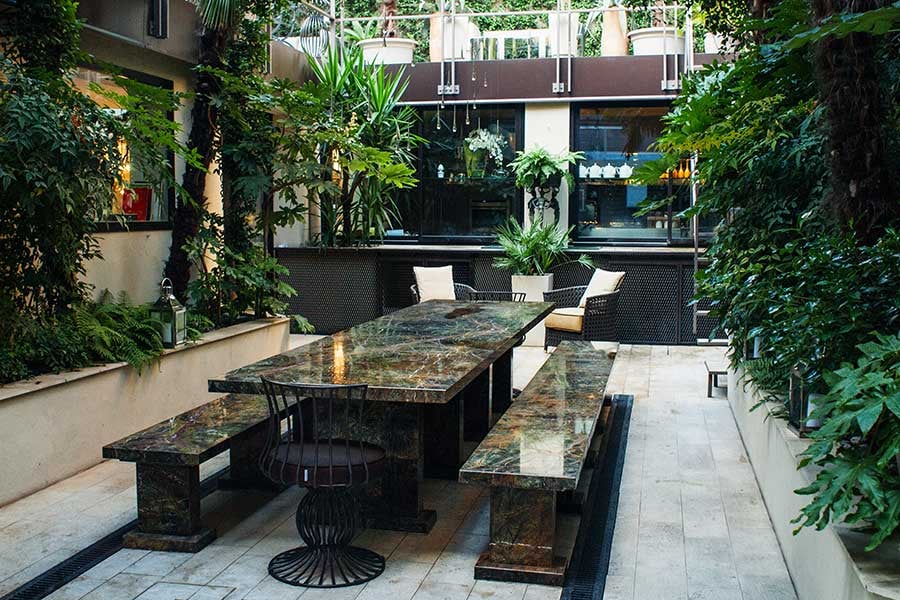 Living outdoors: integrating dining and conversation spaces 6