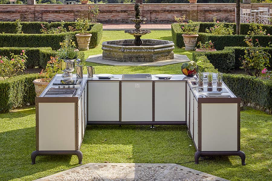 Which outdoor kitchen designs are trending in 2022?
